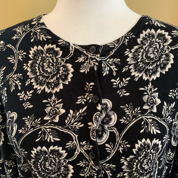 Floral Cardigan. XL - Picture 2 of 4